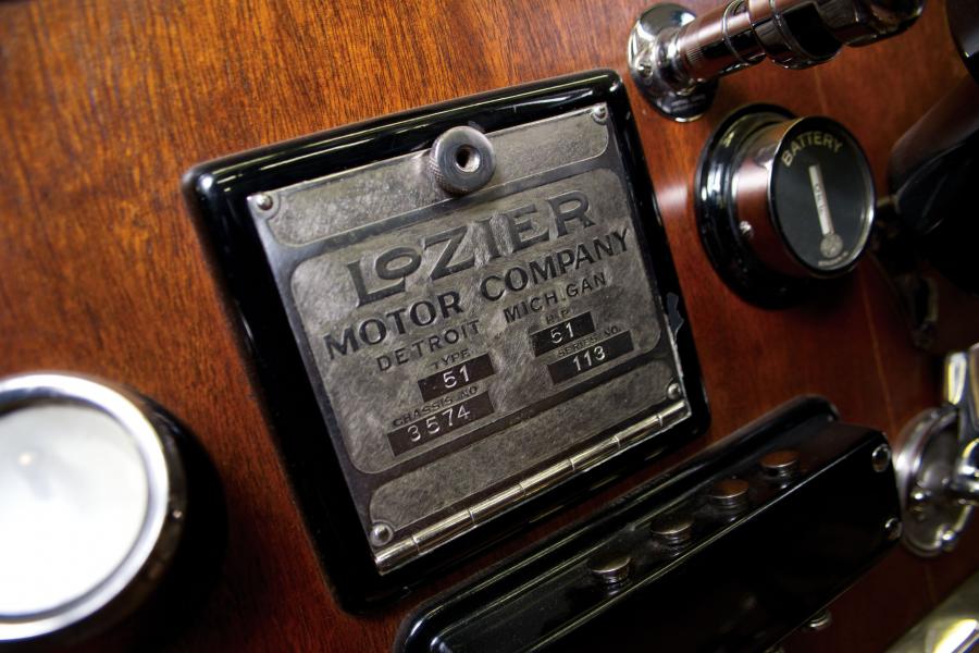 Детали интерьера Lozier Model 51 7-Passenger Touring 1911 года  (фото 15 из 30)